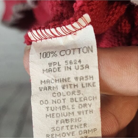 Men's Isle of Cotton Red Sweater with Embroidered Detail, size Large - Picture 3 of 5